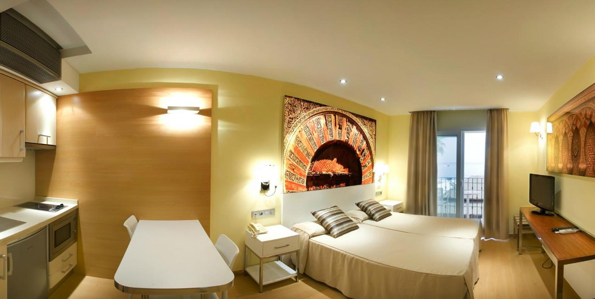 Playa Miguel Beach Club ตอร์เรโมลิโนส ภายนอก รูปภาพ