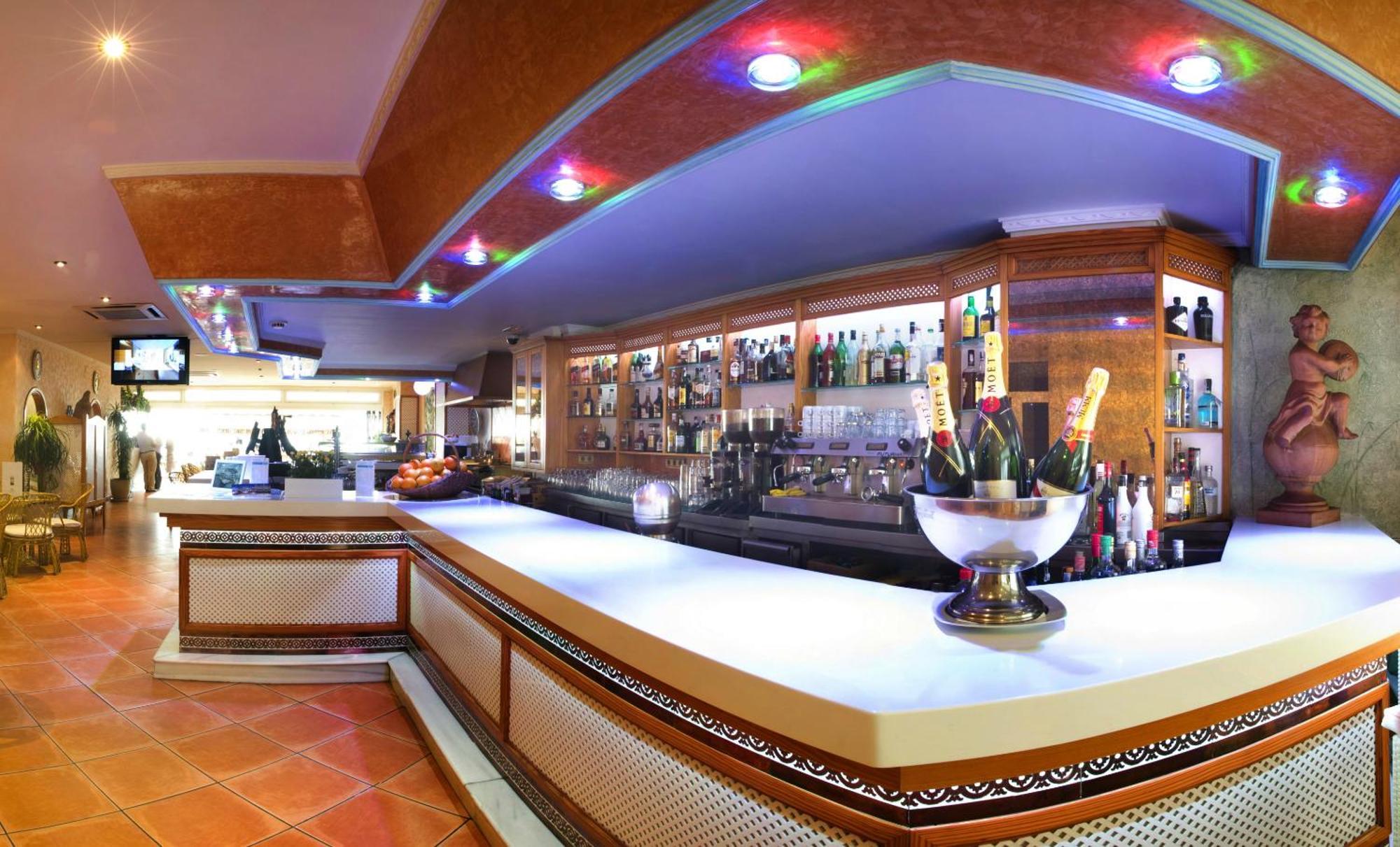 Playa Miguel Beach Club ตอร์เรโมลิโนส ภายนอก รูปภาพ